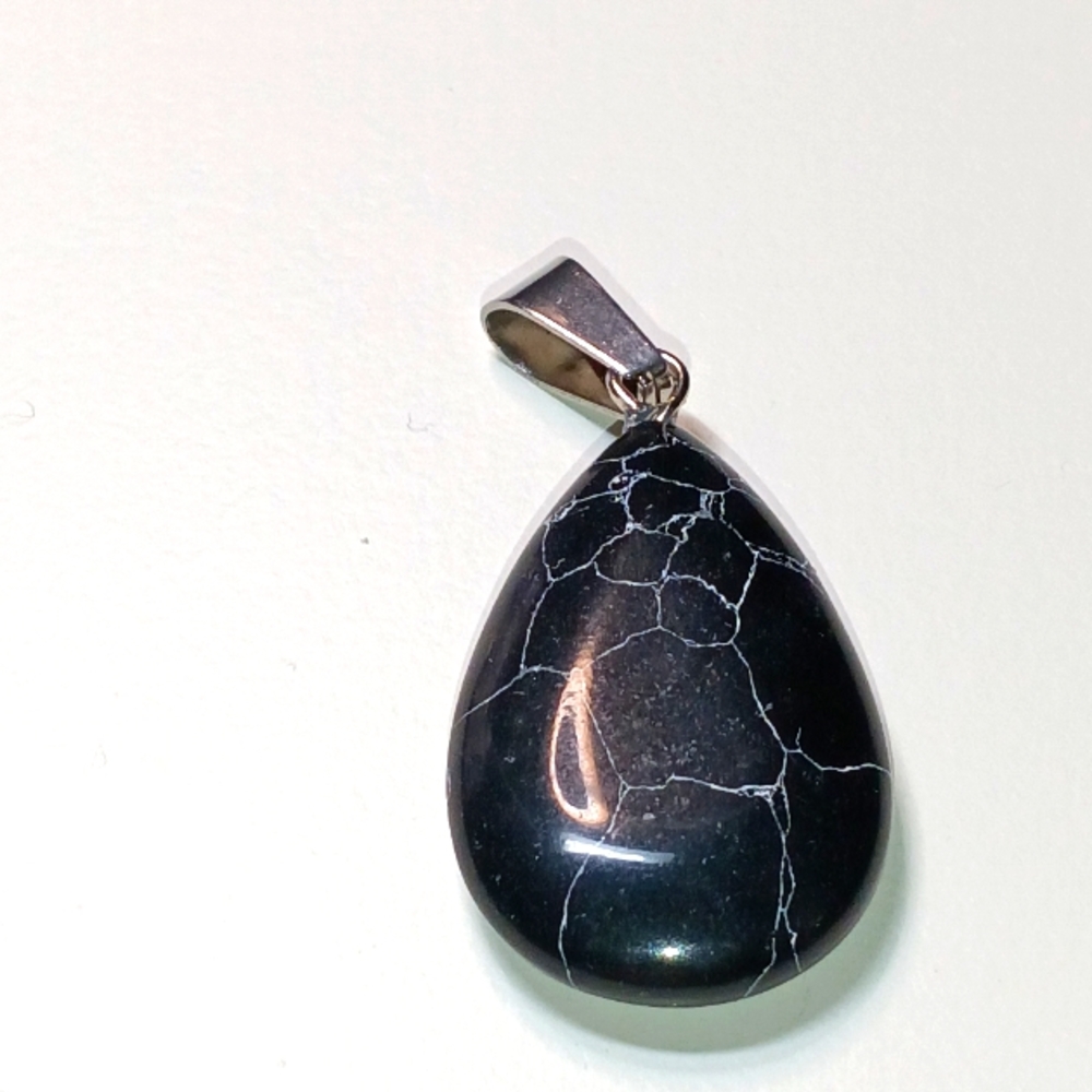 Outus Stone Pendant